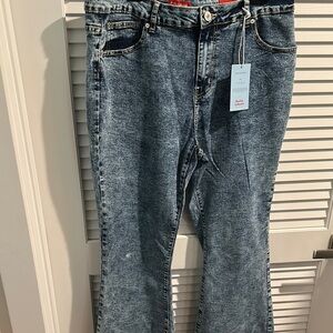 NWT Blue Fox Collective Mid Rise Flare Fit Jeans with Five Pockets. Size 18